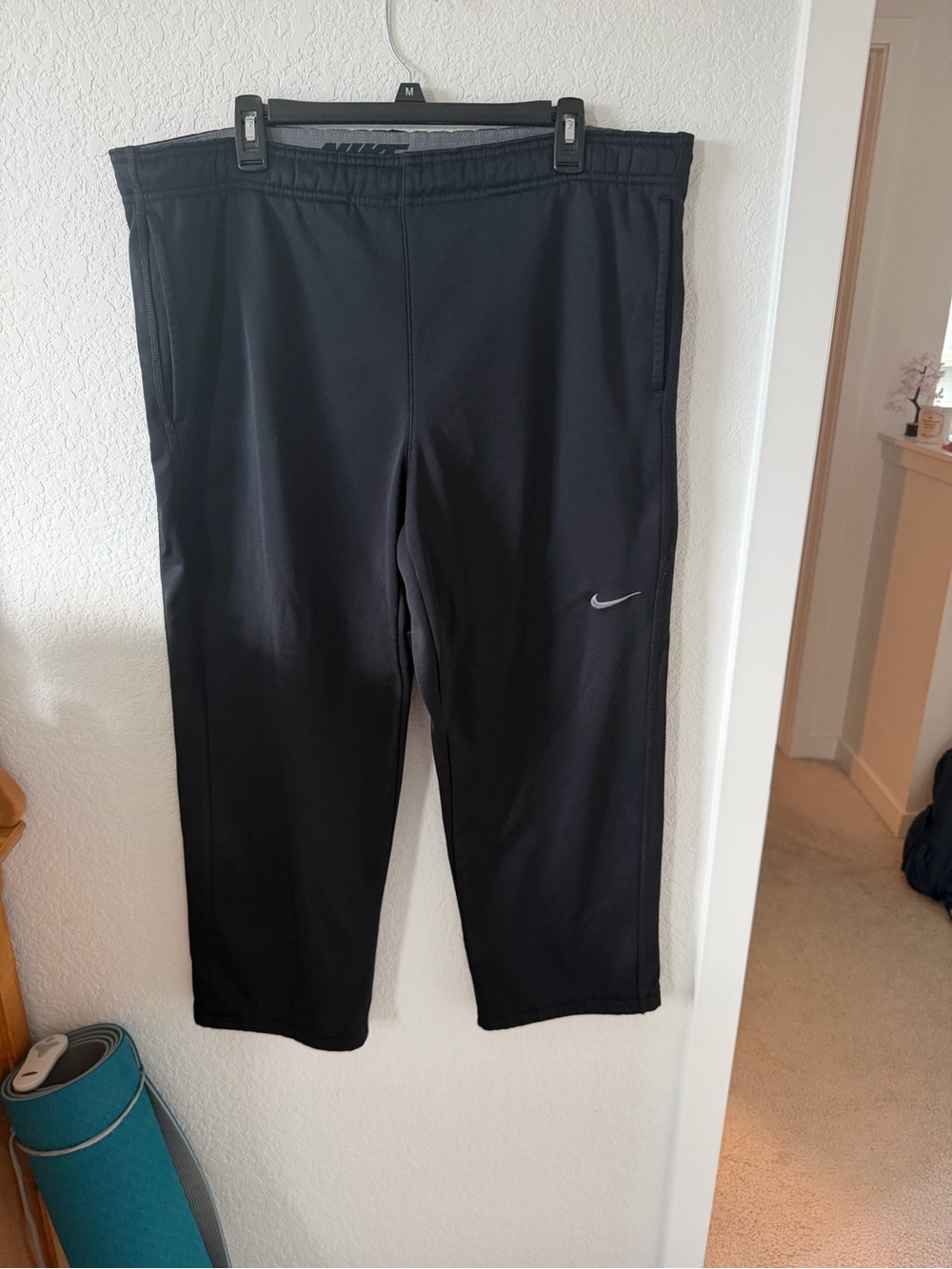 Nike Black baggy sweatpants therma fit